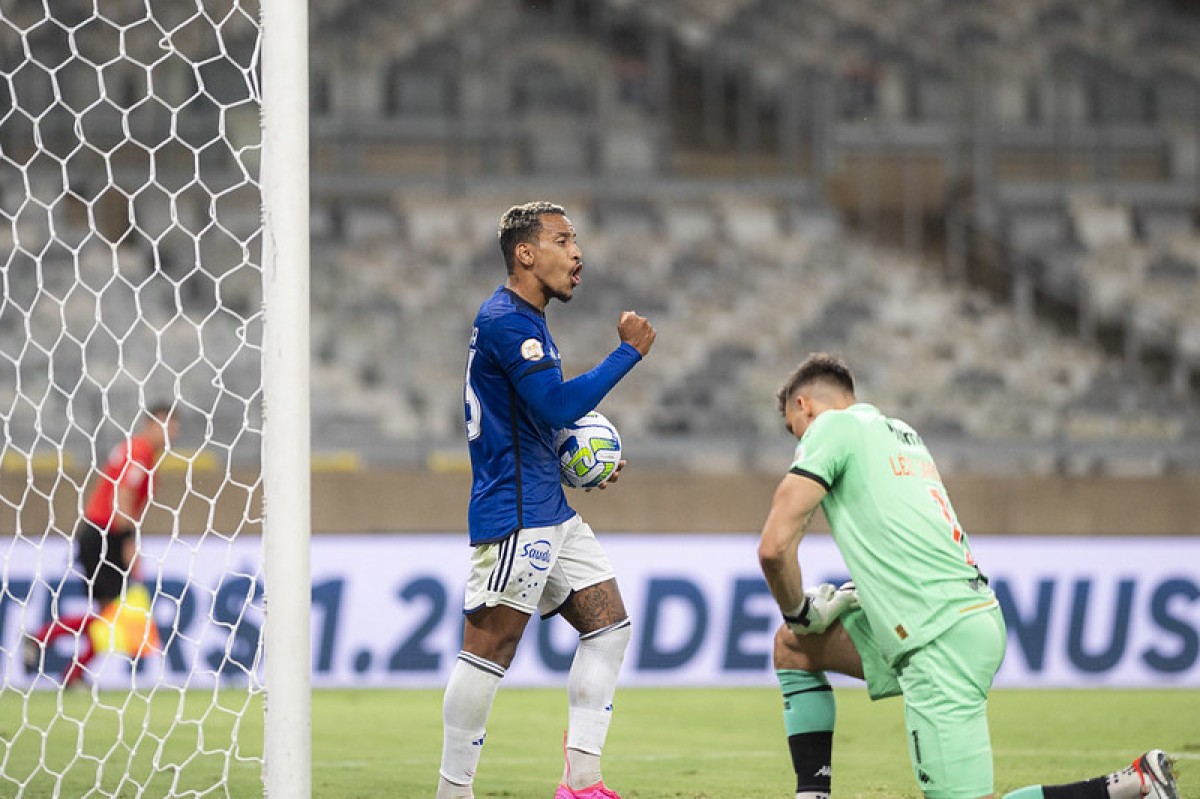 Cruzeiro e Vasco empatam e seguem perto da zona de rebaixamento