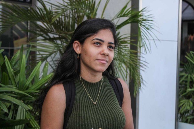 Maria Gabriela, 21 anos, moradora de Formosa-GO, está cursando a faculdade de odontologia em Brasília e atuando na área de ensino como professora de língua inglesa.
