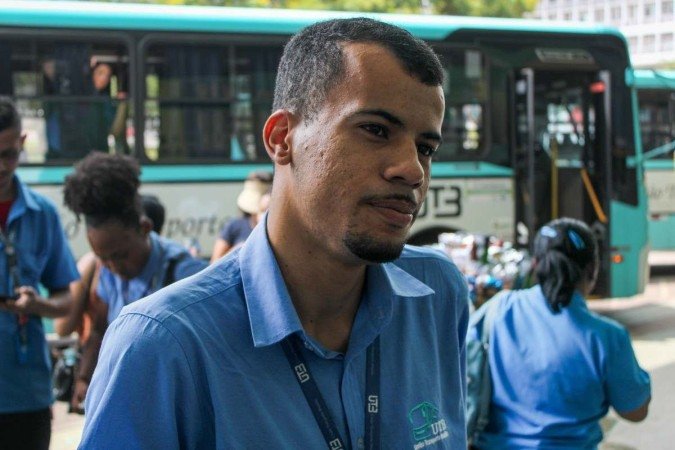 Lucas Caetano de Oliveira, 22 anos, mora em Valparaíso (GO) e trabalha como cobrador de ônibus - (crédito: Kayo Magalhães/CB/D.A Press) Lucas Caetano de Oliveira, 22 anos, mora em Valparaíso (GO) e trabalha como cobrador de ônibus - (crédito: Kayo Magalhães/CB/D.A Press)