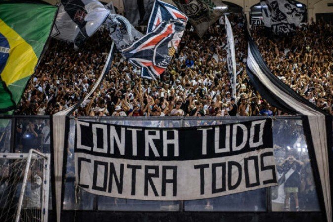 O Vasco também tem 40 pontos e se encontra uma posição acima do Cruzeiro (15º) por somar uma vitória a mais na competição (11 a 10). - Foto: Leandro Amorim/Vasco