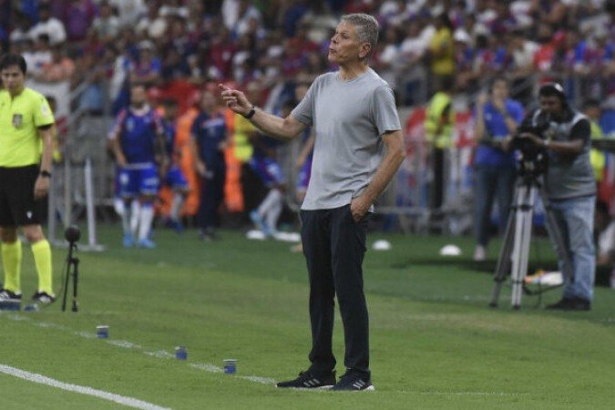 O confronto diante dos cearenses marcou a estreia de Paulo Autuori na chefia do banco de reservas do time celeste. Comandante do Cruzeiro no título da Libertadores de 1997, o treinador substituiu Zé Ricardo, demitido após a derrota para o Coritiba. - Foto: Staff Images/Cruzeiro