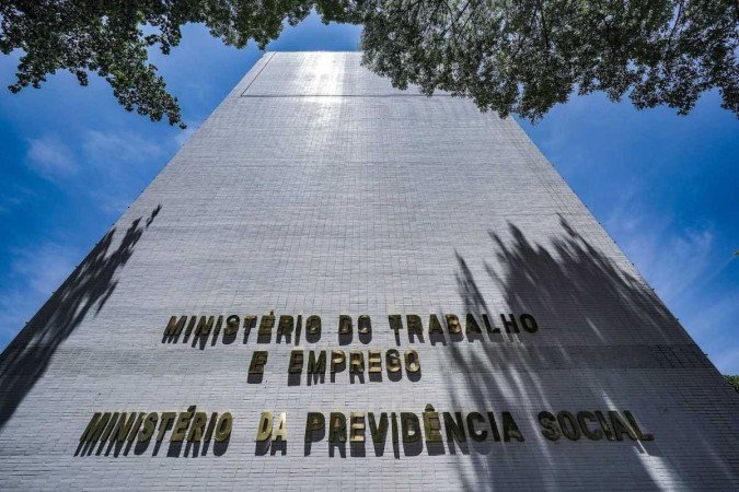 Para os analistas, mesmo com a esperada desaceleração do Produto Interno Bruto (PIB), as contratações devem continuar no campo positivo. - (crédito: Rafa Neddermeyer / Agência Brasil) Para os analistas, mesmo com a esperada desaceleração do Produto Interno Bruto (PIB), as contratações devem continuar no campo positivo. - (crédito: Rafa Neddermeyer / Agência Brasil)