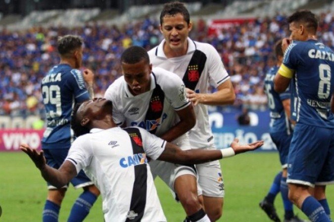 A última vez que o Vasco conquistou os três pontos na condição de visitante contra o Cruzeiro foi em 26 de novembro de 2017. Com gol do zagueiro Paulão, o time carioca fez 1 a 0, pela 37ª rodada do Brasileirão. Relembre a seguir os cinco jogos do jejum! - Foto: Carlos Gregório Jr/Vasco.com.br