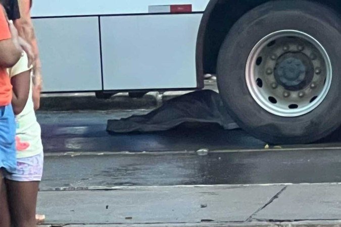 Vítima morreu ao ser atropelada por ônibus - (crédito: Ocorrências policiais/Reprodução) Vítima morreu ao ser atropelada por ônibus - (crédito: Ocorrências policiais/Reprodução)