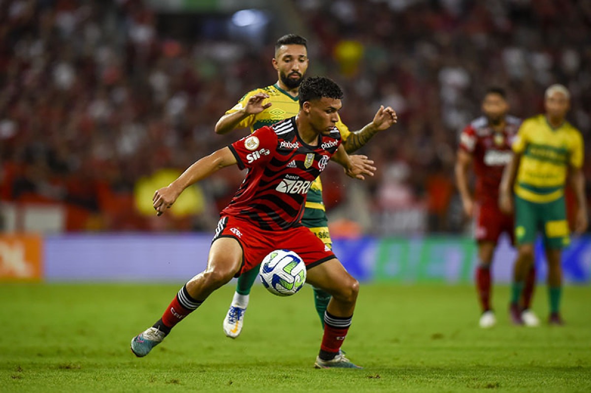 Dois jogadores retornam da Seleção Pré-Olímpica e ficam à disposição do Flamengo