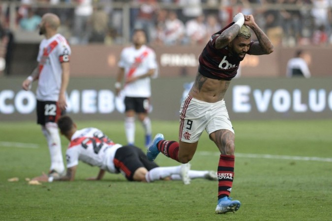  Flamengo's Gabriel Barbosa celebrates after scoring against Argentina's River Plate during the Copa Libertadores final football match at the Monumental stadium in Lima, on November 23, 2019. (Photo by Ernesto BENAVIDES / AFP)
       -  (crédito:  AFP)