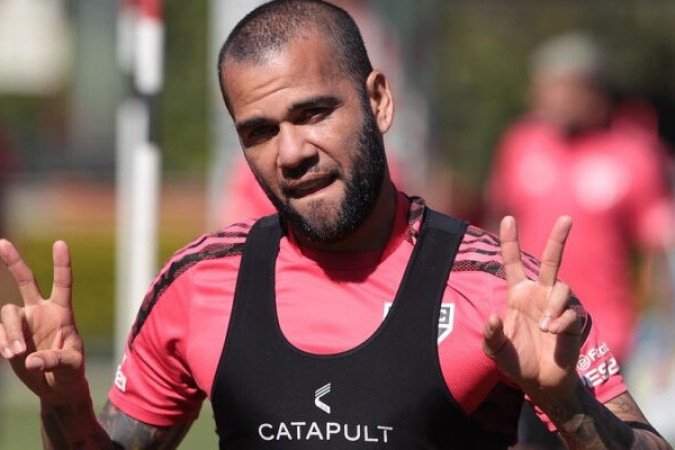 A defesa sustenta que a relação sexual entre Daniel Alves e a mulher foi consensual e escora-se nessa tese para tentar a absolvição do brasileiro. - Foto: Rubens Chiri/saopaulofc.net