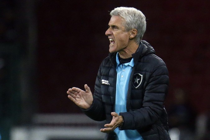  Luis Castro. LDU x Botafogo, pela Copa Sulamericana no Estadio Rodrigo Paz Delgado. 06 de Junho de 2023, Quito, Equador. Foto: Vitor Silva/Botafogo. .Imagem protegida pela Lei do Direito Autoral N.. 9.610, DE 19 DE FEVEREIRO DE 1998. Sendo proibido qualquer uso comercial, remunerado e manipulacao/alteracao da obra..
     -  (crédito:  Vitor_Silva)