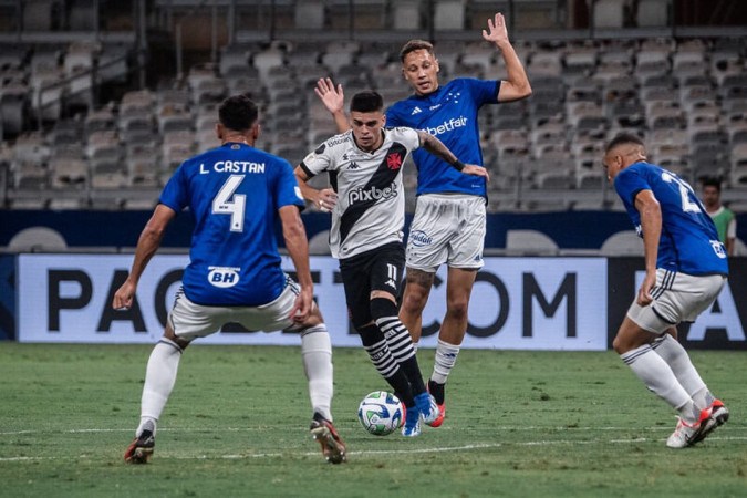 Gabriel Pec anotou o gol de empete do Vasco após cobrança de escanteio no segundo tempo -  (crédito:  Leandro Amorim)