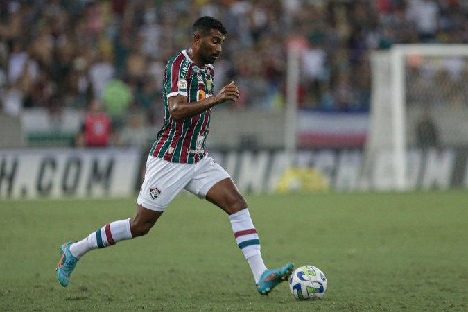 Thiago Santos se destaca em vitória do Fluminense sobre o São Paulo, no Maracanã  -  (crédito:  Lucas Mercon)