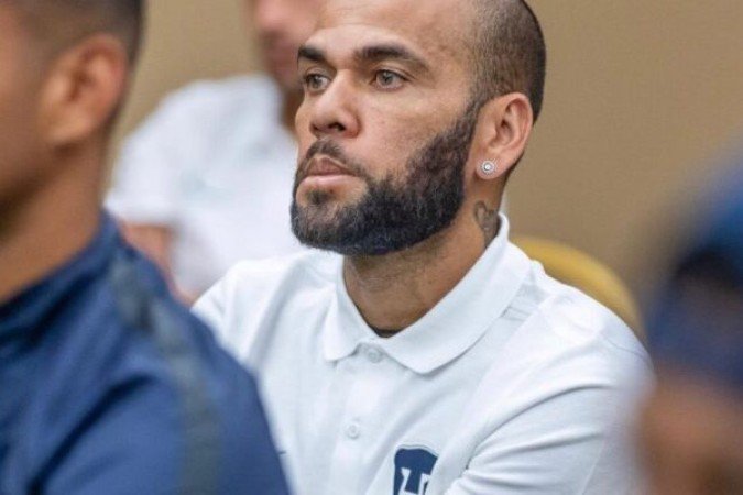 Em seu primeiro depoimento, Daniel Alves negou ter cometido o crime e negou sequer ter mantido relações sexuais com a jovem. Mais tarde, em nova declaração à Justiça, admitiu o ato, mas alegou que foi consensual. - Foto: Reprodução/Instagram