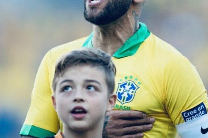 Entre novembro e dezembro do ano passado, Daniel Alves disputou o último torneio de futebol de sua carreira, a Copa do Mundo do Qatar. Foi o terceiro Mundial em que ele defendeu a Seleção Brasileira - os outros foram em 2010, na África do Sul, e em 2014, no Brasil. - Foto: Reprodução/Instagram