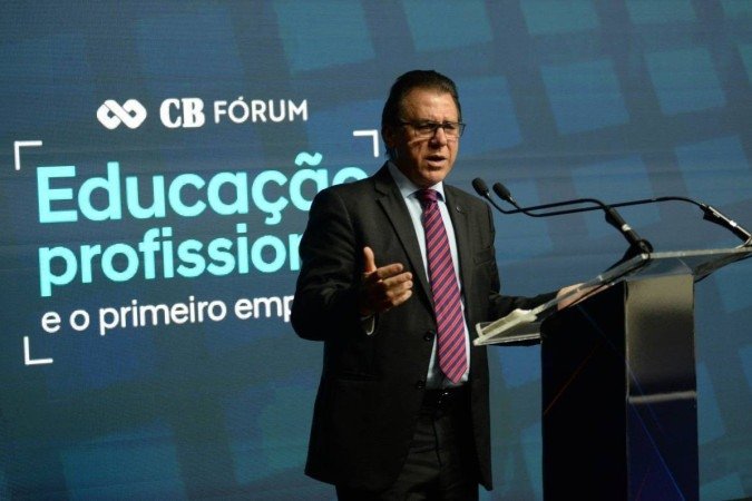No Correio, o ministro do Trabalho e Emprego, Luiz Marinho, comentou a suspensão da Portaria 3.665/23, que determina que o trabalho no comércio em feriados é permitido desde que autorizado em convenção coletiva - (crédito: Fotos: Minervino Júnior/CB/D.A Press) No Correio, o ministro do Trabalho e Emprego, Luiz Marinho, comentou a suspensão da Portaria 3.665/23, que determina que o trabalho no comércio em feriados é permitido desde que autorizado em convenção coletiva - (crédito: Fotos: Minervino Júnior/CB/D.A Press)