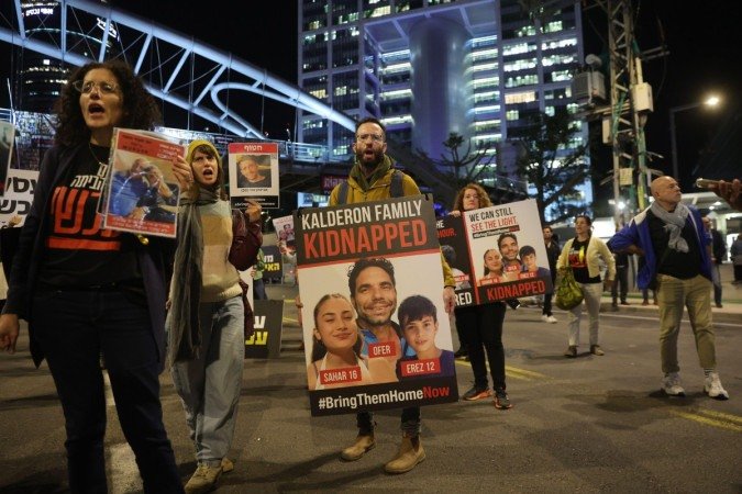 Familiares de israelenses sequestrados fizeram várias manifestações pedindo a liberação dos reféns - (crédito: EPA-EFE/REX/Shutterstock) Familiares de israelenses sequestrados fizeram várias manifestações pedindo a liberação dos reféns - (crédito: EPA-EFE/REX/Shutterstock)