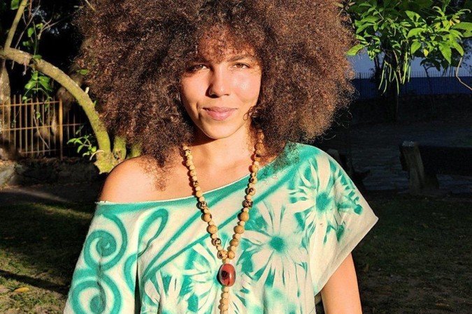 Julia Borges, estudante de Agricultura e Engenharia de 23 anos de Recife, diz não querer ter filhos por futuro do planeta -  (crédito: BBC)