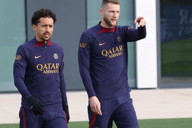 Zagueiros do PSG durante treinamento da equipe - Foto: Divulgação/PSG -  (crédito: Foto: Divulgação/PSG)