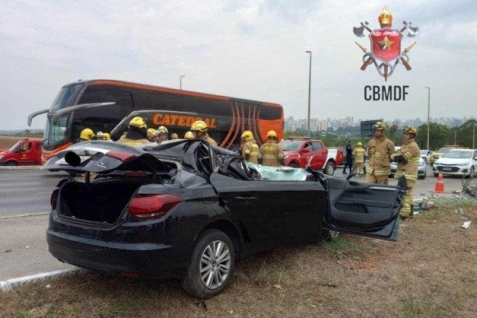 Viatura conduzida por delegada da PCDF durante acidente na EPTG - (crédito: CBMDF/Divulgação) Viatura conduzida por delegada da PCDF durante acidente na EPTG - (crédito: CBMDF/Divulgação)