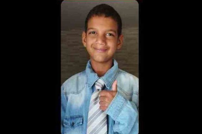 Menino de 12 anos sumiu a caminho da escola em Taguatinga
- (crédito: Material cedido ao Correio ) Menino de 12 anos sumiu a caminho da escola em Taguatinga
- (crédito: Material cedido ao Correio )