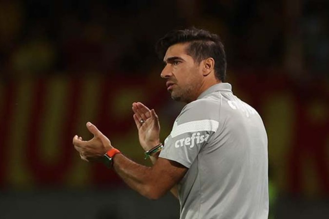  O t..cnico Abel Ferreira, da SE Palmeiras, em jogo contra a equipe do Deportivo Pereira, durante partida v..lida pelas quartas de final, ida, da Copa Libertadores, no Est..dio Hern..n Ram..rez Villegas. (Foto: Cesar Greco/Palmeiras/by Canon)
     -  (crédito:  CESAR GRECO)