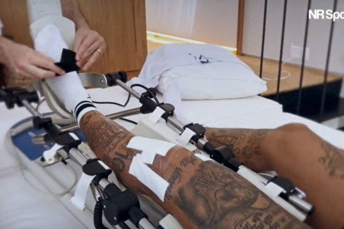 Imagens da recuperação do craque brasileiro - Foto: Reprodução / YouTube - (crédito: Foto: Reprodução / YouTube) Imagens da recuperação do craque brasileiro - Foto: Reprodução / YouTube - (crédito: Foto: Reprodução / YouTube)