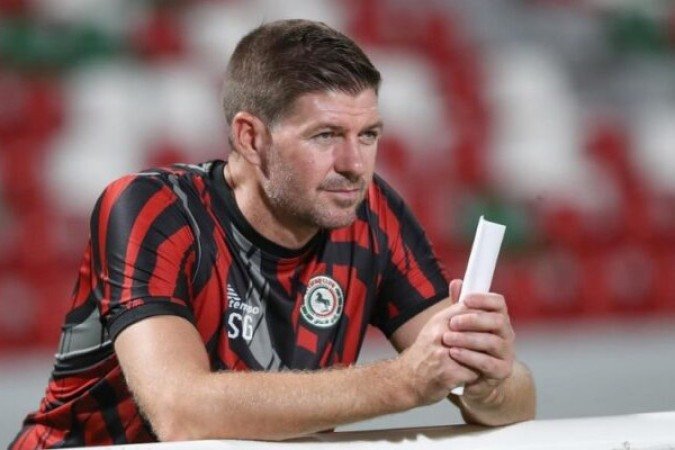 Gerrard ganha cerca de 17,5 milhões de euros por ano para comandar a equipe saudita. Foto: divulgação/Instagram