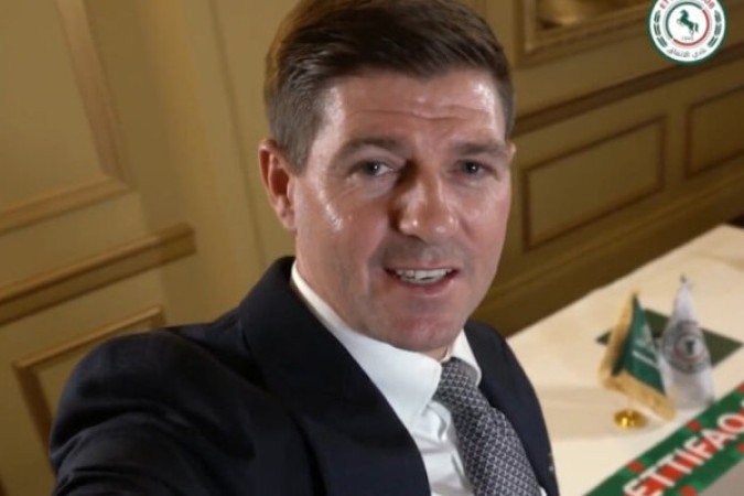 Fechando o top-5 está o inglês Steven Gerrard, que treina o Al-Ettifaq. Foto: Divulgação/Al-Ettifaq