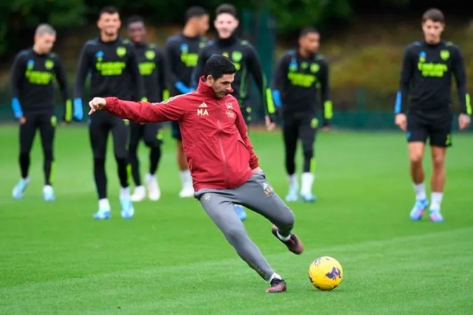 Mikel Arteta mostra sua habilidade durante treinamento do Arsenal - Foto: Divulgação / Arsenal -  (crédito: Foto: Divulgação / Arsenal)