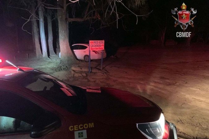 Bombeiros resgatam pessoas desaparecidas na cachoeira Poço Azul - (crédito: CBMDF) Bombeiros resgatam pessoas desaparecidas na cachoeira Poço Azul - (crédito: CBMDF)