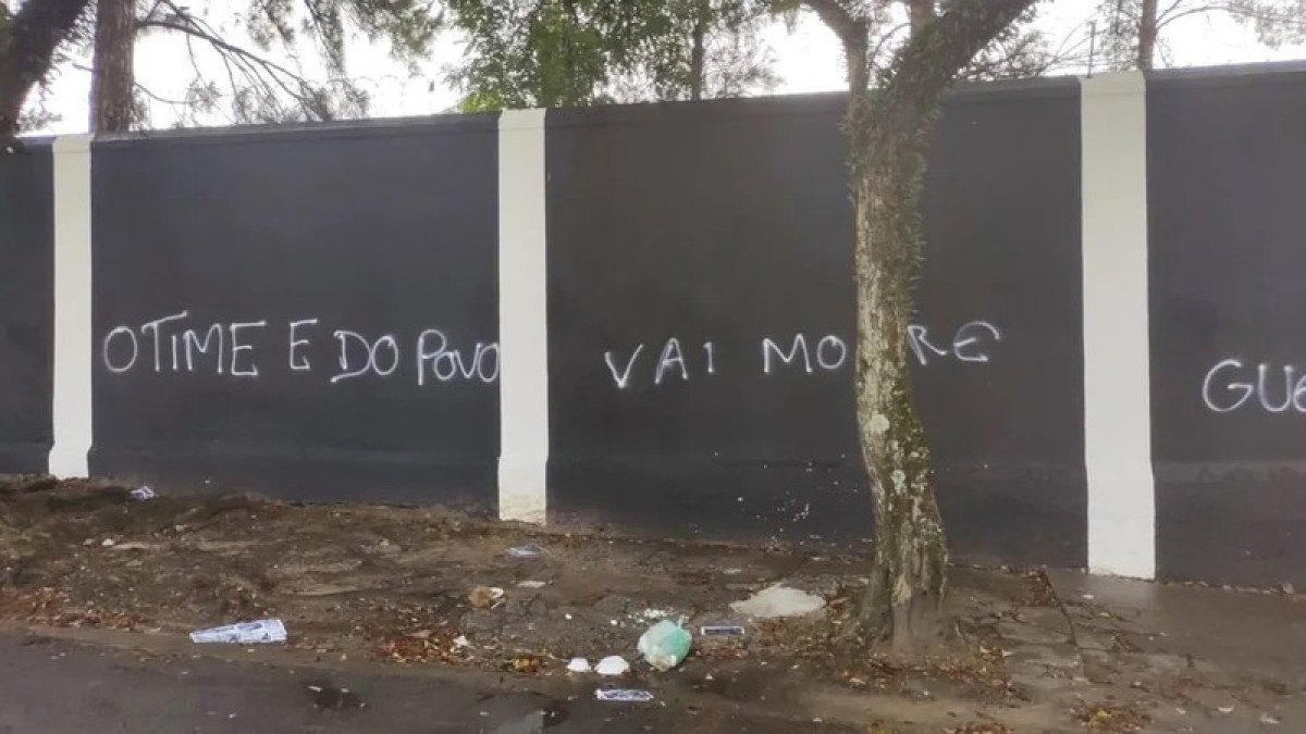 Sede do Corinthians é alvo de vandalismo na véspera das eleições
