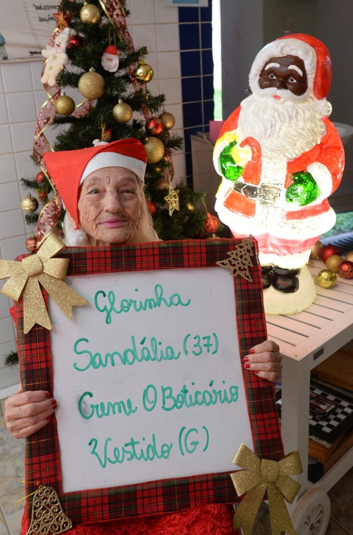 Vestido, creme e sandálias são os pedidos de Glória Neri da Cruz, 74, que vive no Lar dos Velhinhos Maria Madalena