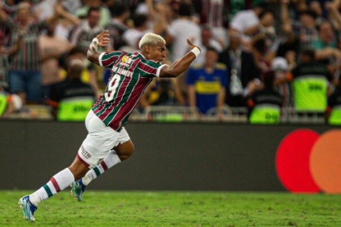 JOHN KENNEDY: Excelente opção ofensiva, incomodou o adversário com velocidade e boa explosão. No segundo tempo, carimbou a trave depois de grande jogada. Recebeu na entrada da área e marcou um golaço para carimbar a vitória. NOTA: 7,0. Foto: Marcelo Gonçalves/Fluminense