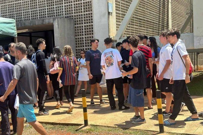 Os gabaritos definitivos das provas do PAS 3 foram publicados em dezembro do ano ado. As provas, com 11.643 inscritos para 4.233 vagas em 2025, também foram aplicadas no último mês do ano ado. A taxa de abstenção foi de 10,03% - (crédito: Mila Ferreira) Os gabaritos definitivos das provas do PAS 3 foram publicados em dezembro do ano ado. As provas, com 11.643 inscritos para 4.233 vagas em 2025, também foram aplicadas no último mês do ano ado. A taxa de abstenção foi de 10,03% - (crédito: Mila Ferreira)