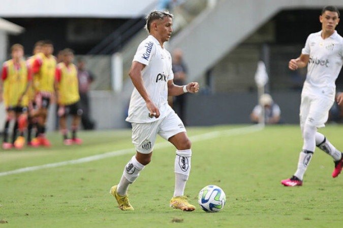 WESLLEY PATATI - Entrou aos 85' de jogo e quase não tocou na bola - SEM NOTA - Foto: Pedro Ernesto Guerra Azevedo/Santos