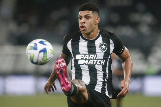 LUIS HENRIQUE - Substituiu Eduardo no decorrer da segunda etapa, mas foi discreto. Assim, não contribuiu como poderia para abrir espaços na frente. Nota 4,5 - Foto: Vítor Silva/Botafogo