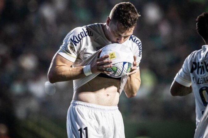 JULIO FURCH - WESLLEY PATATI - Entrou aos 85' de jogo e quase não tocou na bola - SEM NOTA -  Foto: Raul Baretta / Santos  