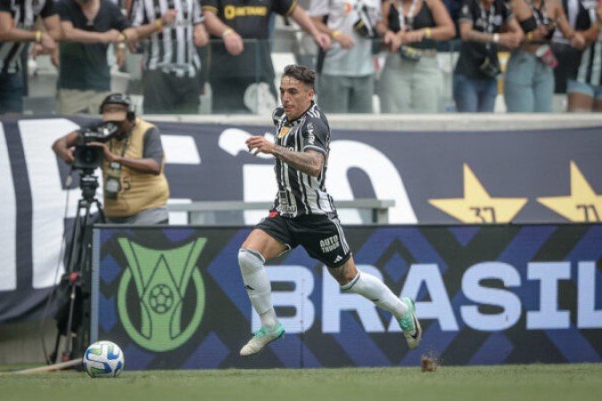 SARAVIA - Teve bom papel defensivo e apareceu algumas vezes com qualidade no apoio, mesmo chegando pouco ao fundo - NOTA 6,0  . Foto: Pedro Souza / Atlético