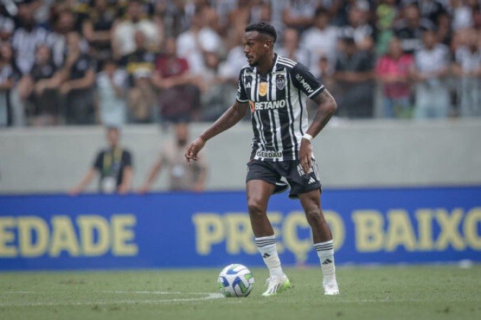 EDENILSON - Outro que fez partida muito consistante (estava devendo). Mandou uma na trave no 1º tempo e foi bem na troca de passes - NOTA 7,0  - Foto: Pedro Souza / Atlético