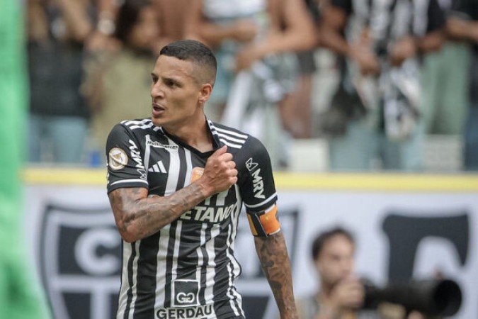 GUILHERME ARANA - Provavelmente uma de suas melhores atuações da temporada. Seguro na defesa, apoiando demais o ataque, sempre com perigo e fazendo um gol sensacional - NOTA 8,5. Foto: Pedro Souza / Atlético