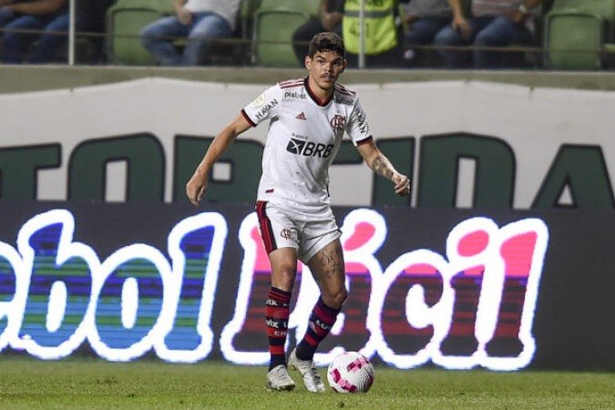 AYRTON LUCAS  - A qualidade de sempre no apoio, fazendo boas jogadas e o cruzamento para o gol de Cebolinha. Sentiu uma lesão no 2º tempo e saiu para entrada de Filipe Luís - NOTA 6,5 - Foto:  Marcelo Cortes / Flamengo