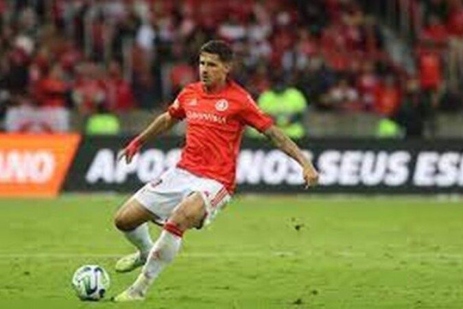 RÔMULO - Entrou no lugar de Bruno Henrique e também marcou corretamente, mas também pouco pisou na área ofensiva - Nota 6,0 - Foto: Ricardo Duarte / Internacional