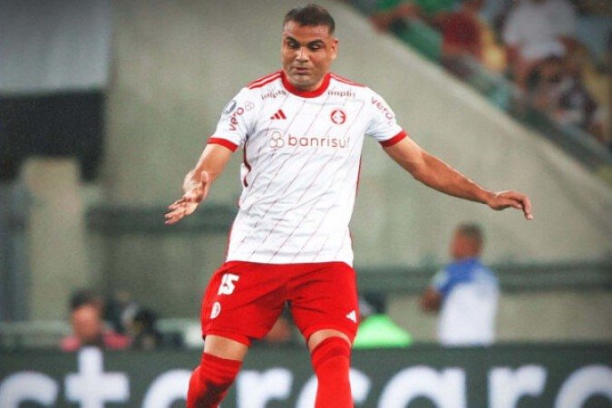 MERCADO - Foi o melhor marcador do sistema defensivo do Inter, evitando o empate do Bragantino - Nota 6,5 - Foto: Divulgação/internacional