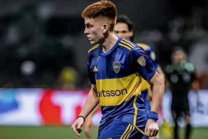 Atleta começou carreira como lateral-esquerdo, mas tem sido deslocado para o  -  (crédito: Foto: Divulgação/Boca Juniors)