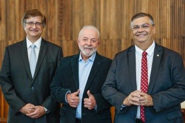 Indicados pelo presidente Lula, Paulo Gonet e Flávio Dino serão sabatinados em 13 de dezembro -  (crédito: Ricardo Stuckert/PR)