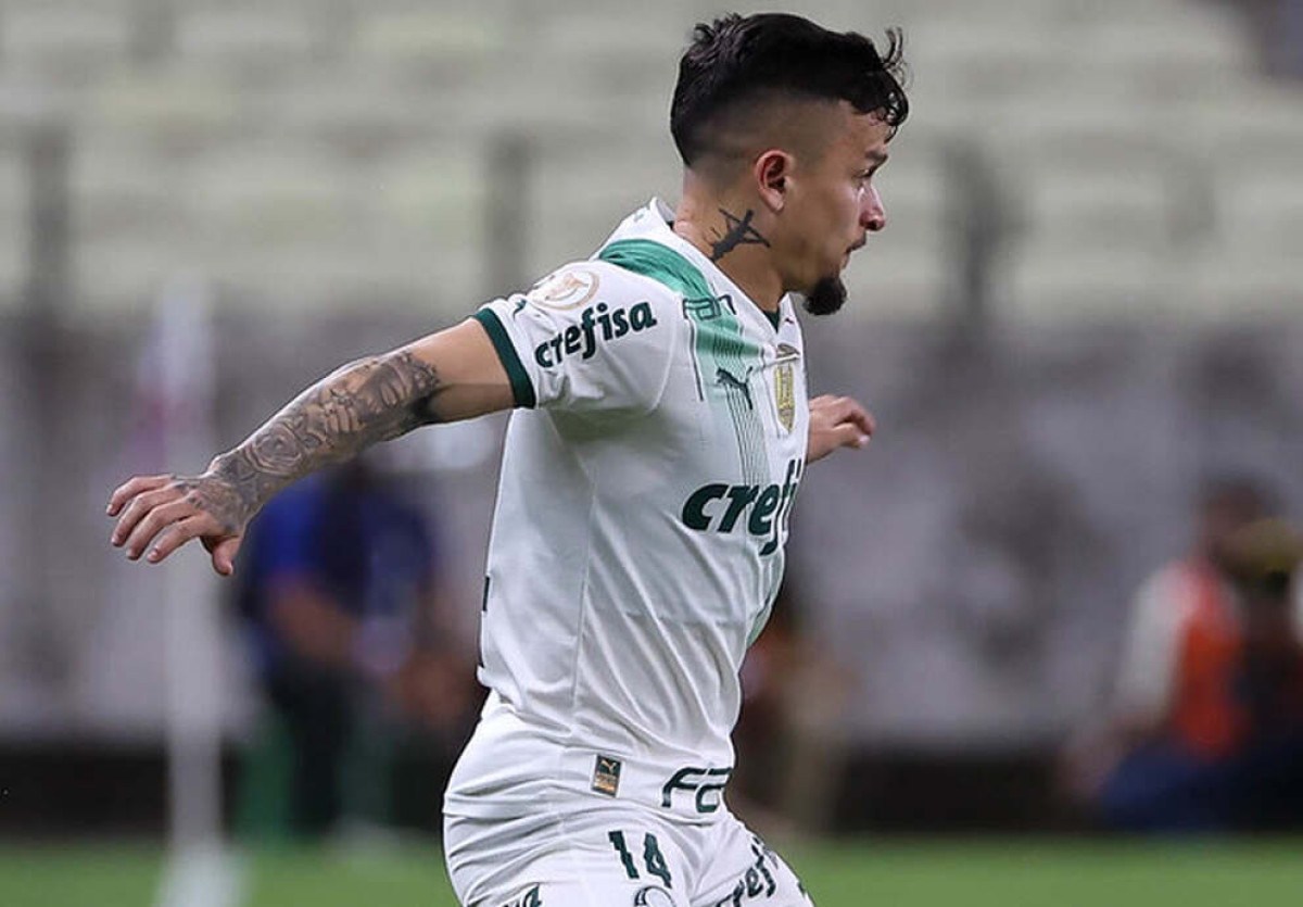 Artur celebra nova oportunidade no Palmeiras e enaltece força do elenco