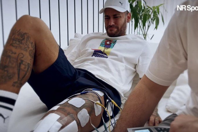 Neymar ainda se recupera de cirurgia e dá festança em sua casa  -  (crédito: Foto: Reprodução / YouTube NR Sports)