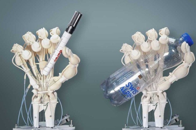 Mão tecnológica, criada a partir de uma ferramenta ultra-avançada, que reproduz em detalhes e com leveza as articulações humanas - (crédito: ETH Zurich / Thomas Buchner) Mão tecnológica, criada a partir de uma ferramenta ultra-avançada, que reproduz em detalhes e com leveza as articulações humanas - (crédito: ETH Zurich / Thomas Buchner)