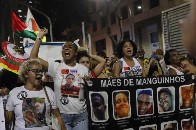 Protesto contra a brutalidade das forças de segurança do Rio. Zona norte da capital é a recordista em número de incursões policiais e mortes -  (crédito: Fernando Frazão/Agência Brasil)