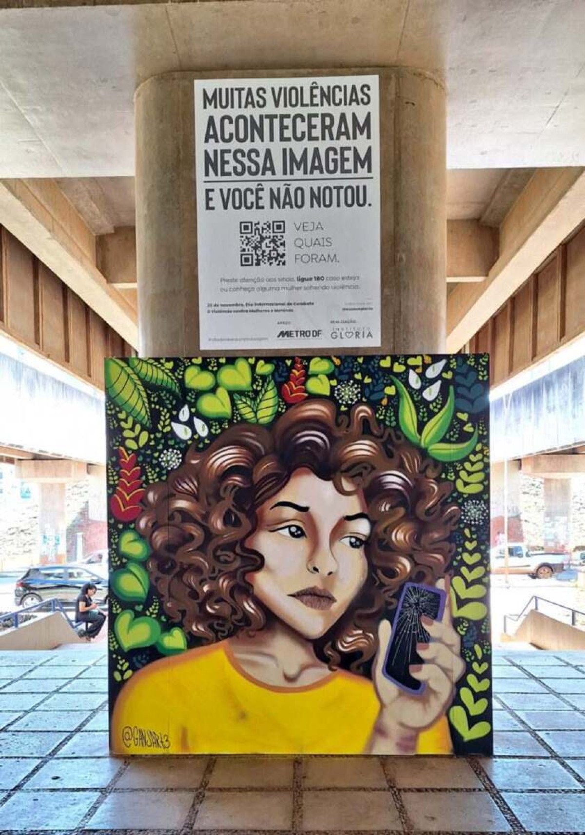As pinturas foram criadas pelos artistas Key Amorim e Ganjart podem ser vistas nas estações Praça do Relógio e Águas Claras. O projeto chamou atenção para o dia 25 de novembro Dia Internacional para a Eliminação da Violência contra as Mulheres.