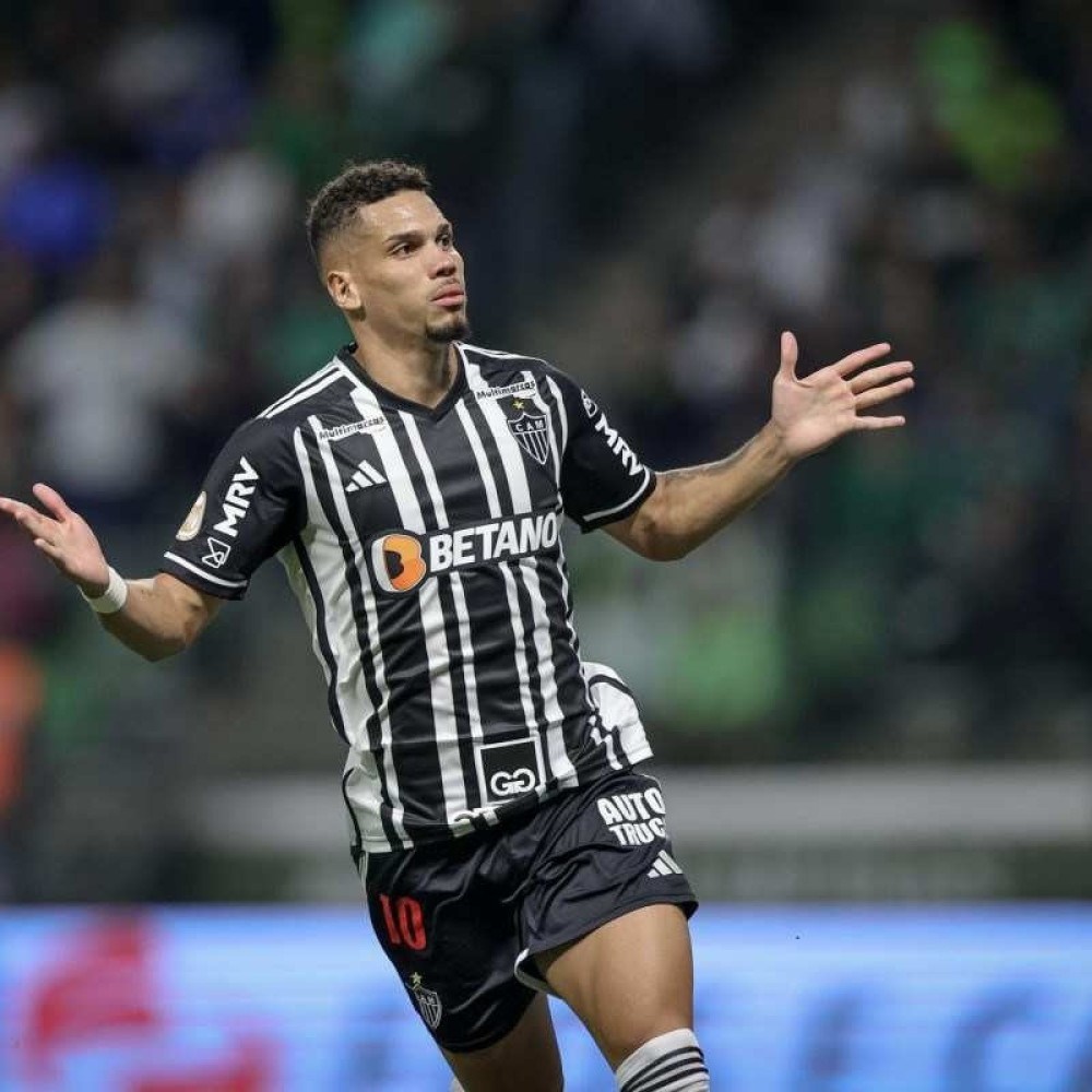 Com dois de Pedro, Flamengo bate o Palmeiras no Maracanã e entra de vez na  briga pelo título do Brasileirão