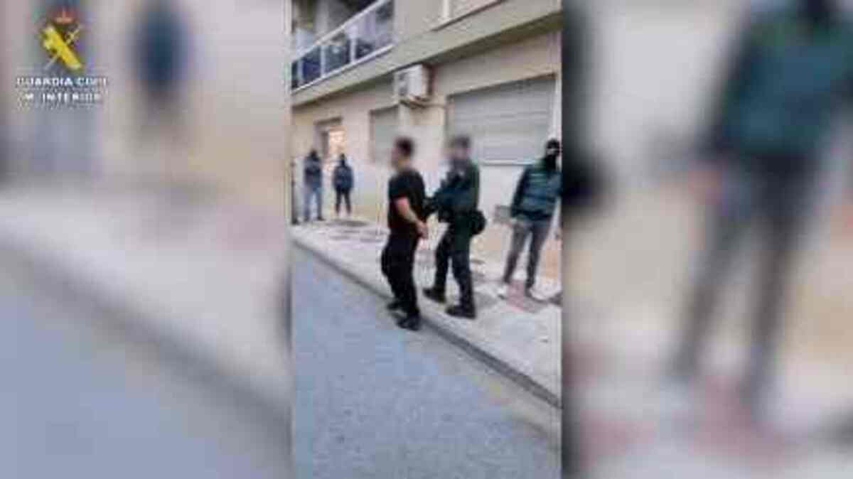 A Policia da Espanha, em Málaga, prendeu, na segunda-feira (27/11), dois irmãos brasileiros acusados de ligação com o grupo terrorista Estado Islâmico. -  (crédito: Divulgação/Ministério do Interior da Espanha)